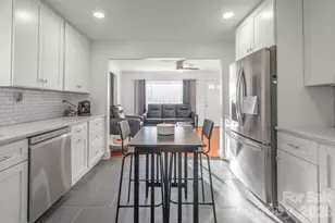 2400 Markham Ct, Charlotte, NC 28205 - Photo 2