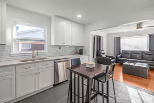 2400 Markham Ct, Charlotte, NC 28205 - Photo 10