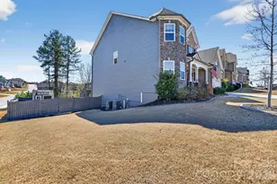 1 Foxmoor Ct, Simpsonville, SC 29680 - Photo 2