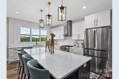 636 Crystal Heights Drive, Hendersonville, NC 28739 - Photo 2