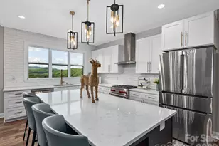 636 Crystal Heights Dr, Hendersonville, NC 28739 - Photo 2