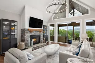 636 Crystal Heights Dr, Hendersonville, NC 28739 - Photo 1