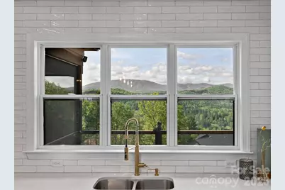 636 Crystal Heights Drive, Hendersonville, NC 28739 - Photo 12