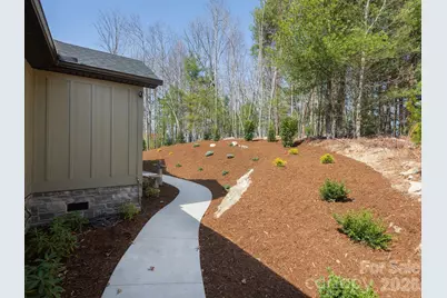 636 Crystal Heights Drive, Hendersonville, NC 28739 - Photo 34