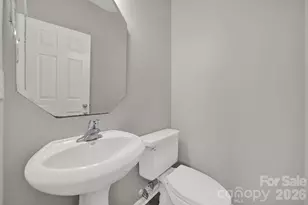 9911 Seven Oaks Dr, Charlotte, NC 28215 - Photo 18