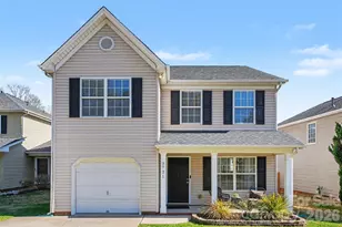 3721 Brookchase Ln, Charlotte, NC 28205 - Photo 2