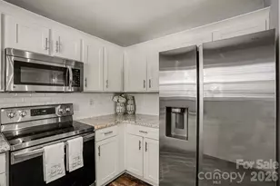 3721 Brookchase Ln, Charlotte, NC 28205 - Photo 8