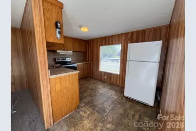 475 E Court Street, Marion, NC 28752 - Photo 4