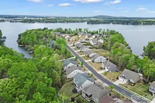 16408 Cozy Cove Rd, Charlotte, NC 28278 - Photo 2