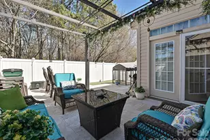 9740 Springholm Dr, Charlotte, NC 28278 - Photo 2