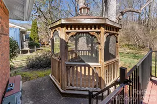 879 New Haw Creek Rd, Asheville, NC 28805 - Photo 24