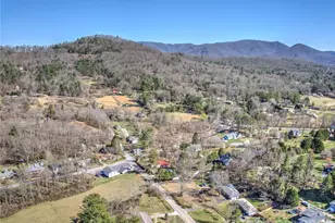 879 New Haw Creek Rd, Asheville, NC 28805 - Photo 28