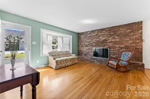 879 New Haw Creek Rd, Asheville, NC 28805 - Photo 8