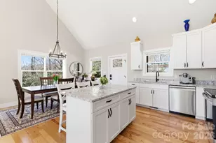 1474 Locust Grove Rd, Hendersonville, NC 28792 - Photo 14