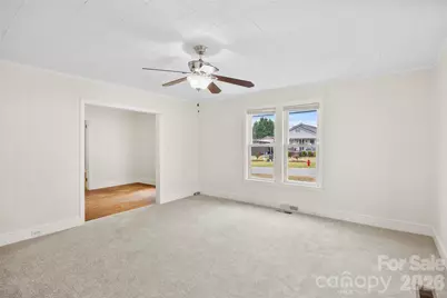 302 S Maple Street, Dallas, NC 28034 - Photo 6