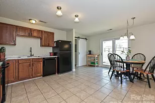 1821 Conifer Cir, Charlotte, NC 28213 - Photo 6