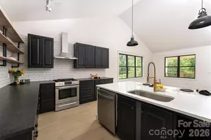 808 Maybank Dr, Hendersonville, NC 28739 - Photo 8