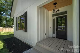 808 Maybank Dr, Hendersonville, NC 28739 - Photo 4