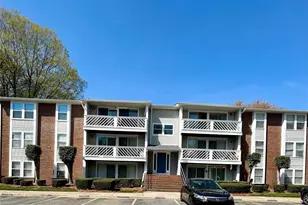 9521 Shannon Green Dr, Charlotte, NC 28213 - Photo 2