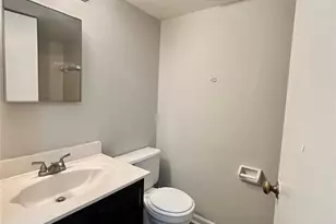 9521 Shannon Green Dr, Charlotte, NC 28213 - Photo 10