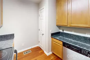 537 Donatello Avenue, Charlotte, NC 28205 - Photo 2