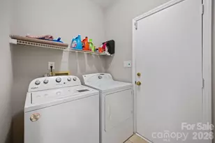 8701 Kirkley Glen Ln, Charlotte, NC 28215 - Photo 18