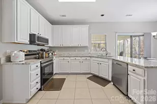 8701 Kirkley Glen Ln, Charlotte, NC 28215 - Photo 12