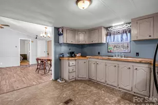 122 Hotel Hill Dr, Landrum, SC 29356 - Photo 8