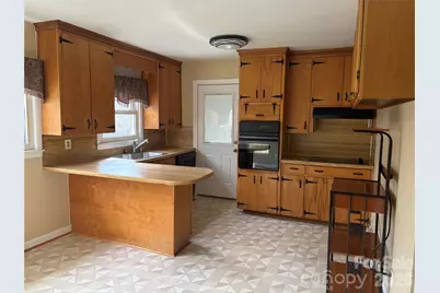 2137 23rd Street Drive SE, Hickory, NC 28602 - Photo 2