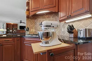 8710 Oakthorpe Dr, Charlotte, NC 28277 - Photo 14