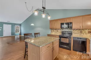 108 Lassiter Ct, Mount Holly, NC 28120 - Photo 4