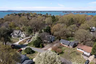 20837 Sierra Vista Dr, Cornelius, NC 28031 - Photo 2