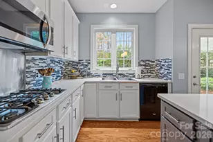 10833 Kenderly Ct, Charlotte, NC 28277 - Photo 4