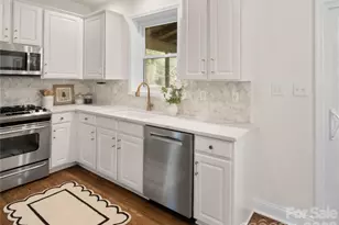 2020 Sablewood Dr, Charlotte, NC 28205 - Photo 12