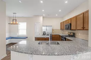 7019 Thornrose Dr, Charlotte, NC 28210 - Photo 6