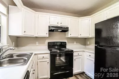 8425 Woodford Bridge Drive, Charlotte, NC 28216 - Photo 4