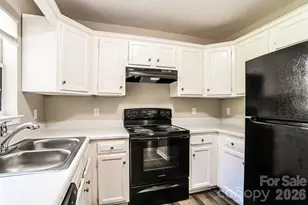 8425 Woodford Bridge Dr, Charlotte, NC 28216 - Photo 4