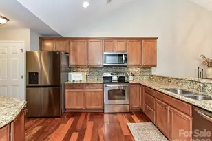 5433 Prosperity View Dr, Charlotte, NC 28269 - Photo 8