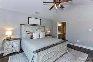 5433 Prosperity View Dr, Charlotte, NC 28269 - Photo 16