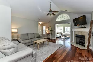 5433 Prosperity View Dr, Charlotte, NC 28269 - Photo 6