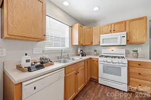 212 Primrose Walk, Fort Mill, SC 29715 - Photo 6