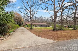 1103 White Oaks Cir, Monroe, NC 28112 - Photo 2