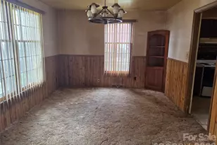 1921 Finchley Dr, Charlotte, NC 28215 - Photo 2