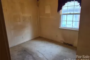 1921 Finchley Dr, Charlotte, NC 28215 - Photo 10