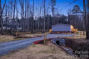 1685 Dawnview Ln, Lincolnton, NC 28092 - Photo 2