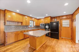 1224 Vickie Ln, Matthews, NC 28104 - Photo 8