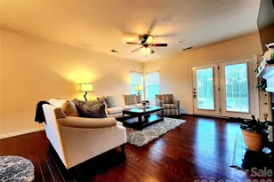 7315 Strawberry Fields Ln, Charlotte, NC 28278 - Photo 8