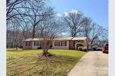 1017 3rd Avenue NW, Conover, NC 28613 - Photo 2