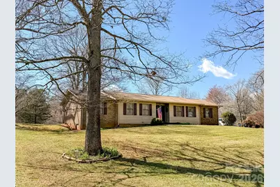 1017 3rd Avenue NW, Conover, NC 28613 - Photo 4