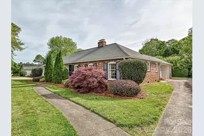 3927 Barclay Downs Drive, Charlotte, NC 28209 - Photo 2